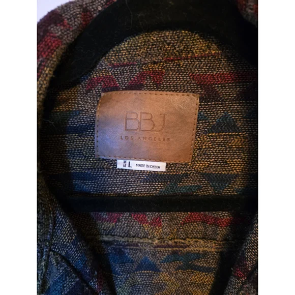 BBJ Los Angeles Aztec Print Knit Snap Cropped women's Jacket SIZE L Trendy - Picture 4 of 11